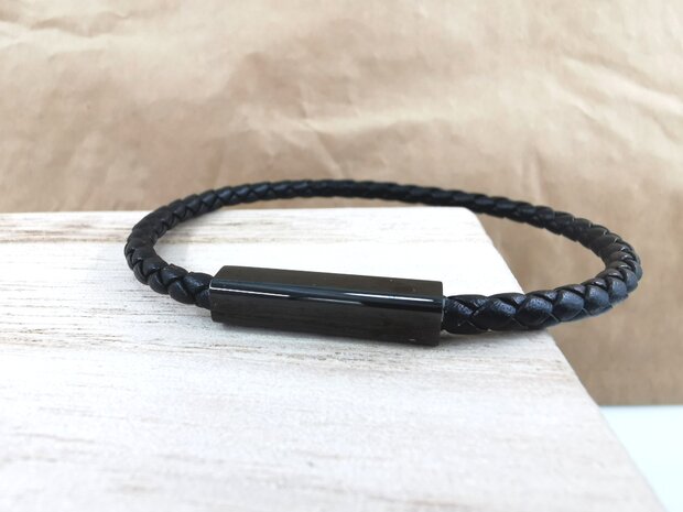 Herrenarmband 4 mm Leder mit schwarzem Edelstahlverschluss, Länge 22 cm