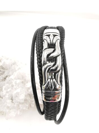 Robustes Lederarmband mit 5 Streifen und Schlie&szlig;e und Element aus Edelstahl.