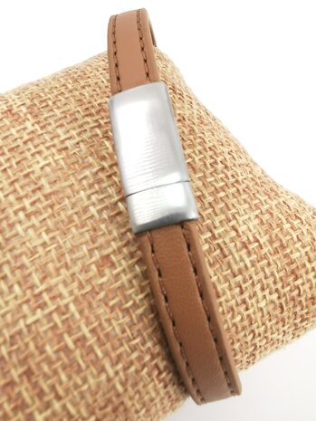 Stijlvolle, Beige Leren Herenarmband: Stoer en Eigentijds.