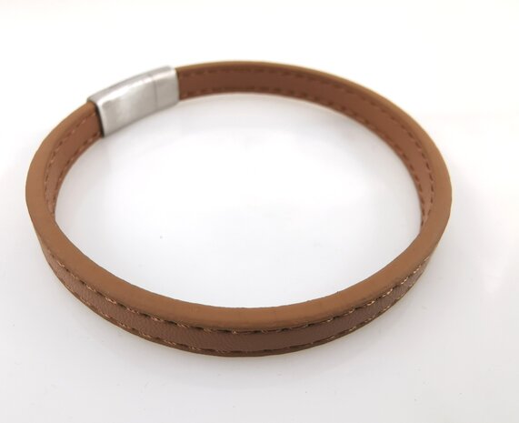 Stilvolles Herrenarmband aus beigem Leder: Cool und zeitgemäß.