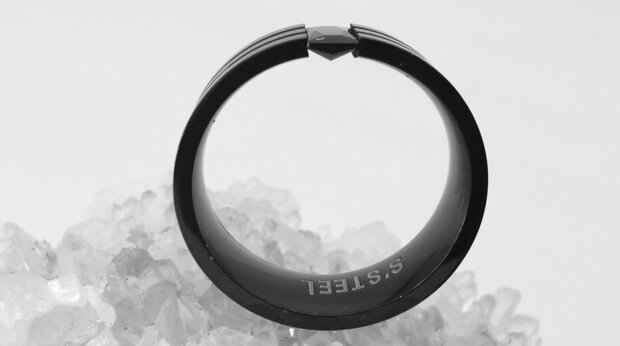 Chique - Zwarte - Stalen Ring met - Zwart Crystal maat 17 t/m 22