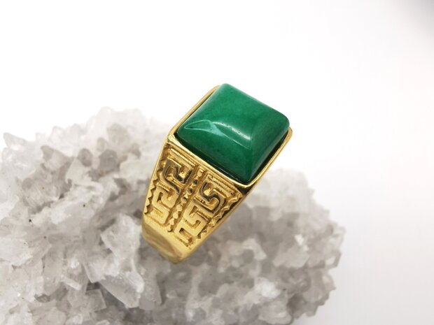 Edelstahl-Edelstein-Grüner Jade-goldfarbener griechischer Design-Ring. Vierkantringe mit Schutzstein