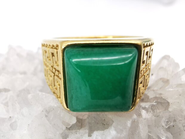 Edelstahl-Edelstein-Grüner Jade-goldfarbener griechischer Design-Ring. Vierkantringe mit Schutzstein