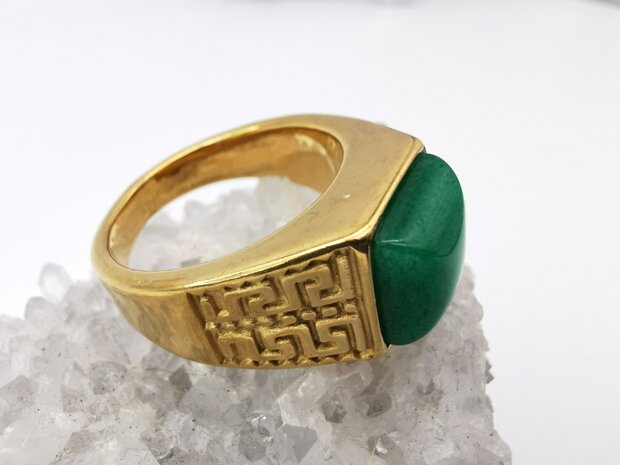 Edelstahl-Edelstein-Grüner Jade-goldfarbener griechischer Design-Ring. Vierkantringe mit Schutzstein