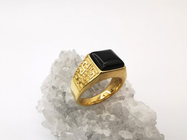 Edelstahl-Edelstein-Onyx-goldfarbener griechischer Design-Ring. Vierkantringe mit Schutzstein