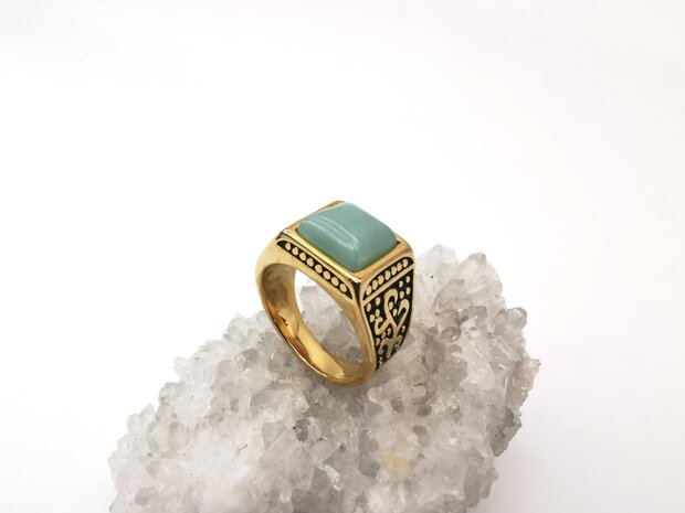 RVS Edelsteen vierkant groene Calciet goudkleurig Ring. met zwarte/goud patronen aan de zijkant. 