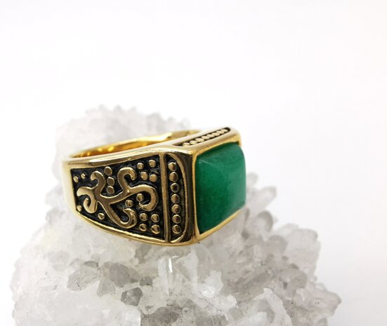 RVS Edelsteen vierkant Jade goudkleurig Ring. met zwarte/goud patronen aan de zijkant. 