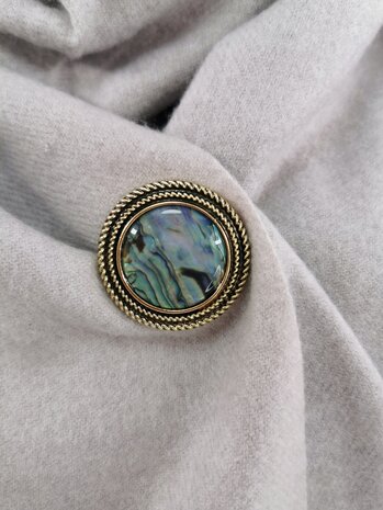 Magneet, broche, parelmoer rond, Goudkleurig voor omslagdoek, sjaal en vest te sluiten.