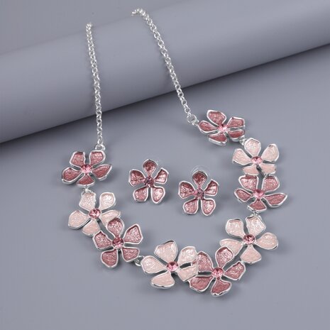 Set: Design zilverkleur ketting verschillende multi kleur emaille bloemen.