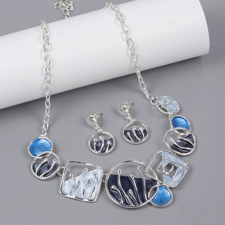 Set: Design zilverkleur ketting met verschillende multi blauw kleur emaille sieraden.