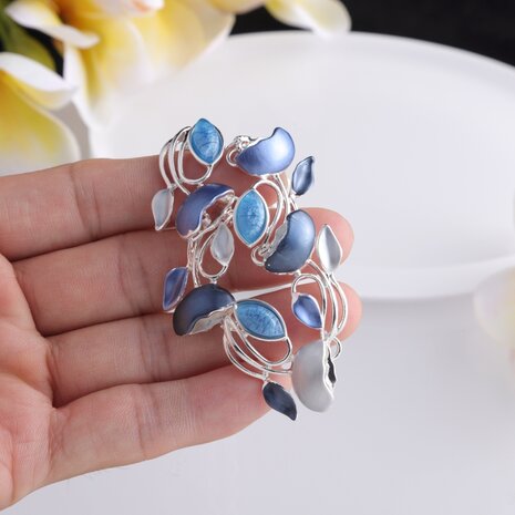 Set: Designer-Schmuck aus farbenfrohem blauem Emaille.