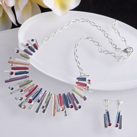 Set - Metallic Multi color Mat Emaille Abstracte Staafketting & Oorstekers In Zilverkleurig 