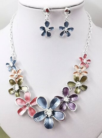 Set: Design zilverkleur ketting verschillende multi kleur emaille bloemen.