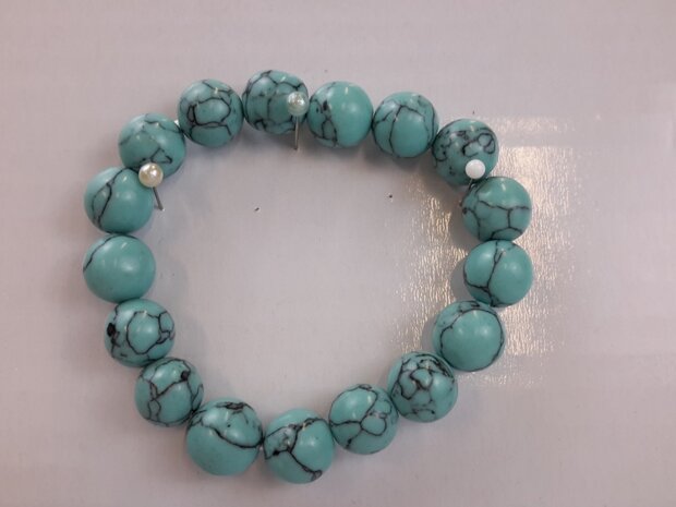 Armband T&uuml;rkis gr&uuml;nblau 18 Perlen von 10 mm.