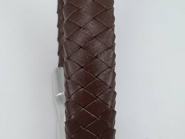 Leder braun geflochtenes Armband mit Magnetverschluss.