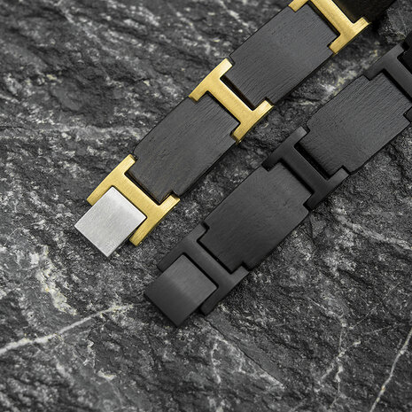 Armband Zwarte Ebony houten L 21.5 cm RVS tussenschakels goudkleurig
