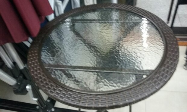 Bruin polyRotan tuin / balkon set; inklapbare stoelen & ronde tafel, geharde glasplaat