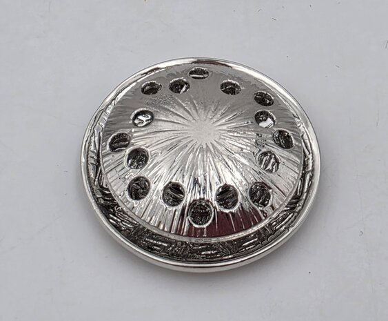 Magneet, broche, rond, levensspiraal, zilverkleurig voor omslagdoek, sjaal en vest te sluiten.