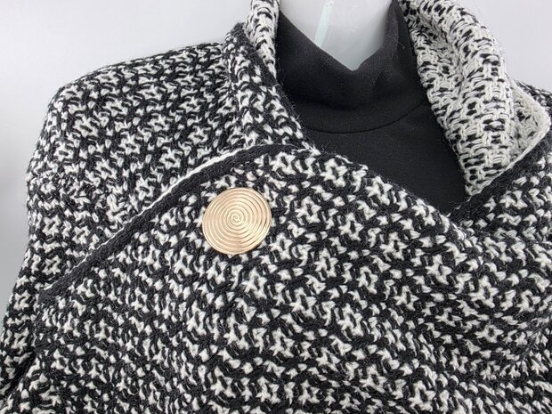 Magneet, broche, rond, levensspiraal, goudkleurig voor omslagdoek, sjaal en vest te sluiten.