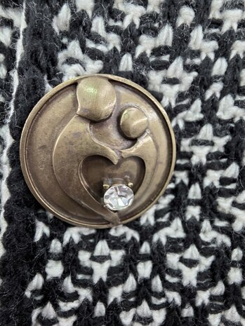 Magneet - broche - Design - Moeder en kind - Antiek brons kleur - Ø 4.5 cm 