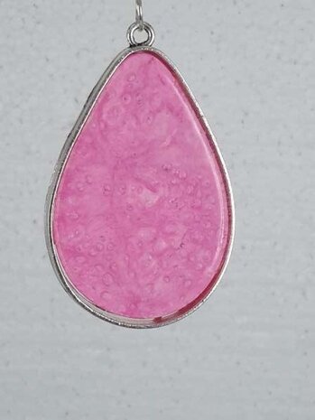 Schalkette mit pinkfarbenem Tropfenanh&auml;nger &bdquo;Venes of Life&ldquo;.