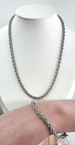 RVS Set Zilverkleurige twisted ketting met armband