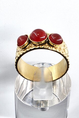 Edelstahlring mit drei roten Achat-Edelsteinen, goldfarben