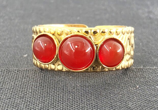 Edelstahlring mit drei roten Achat-Edelsteinen, goldfarben