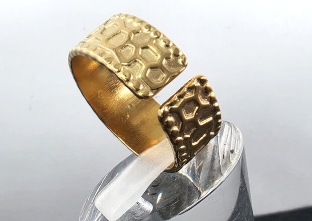 Edelstahlring mit drei Tigeraugen-Edelsteinen, goldfarben