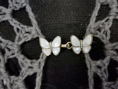 Vestsluiting, clip met haakje, Elegante - parelmoer vlinder