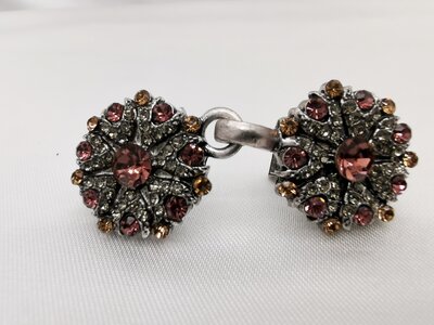 Vestsluiting-clip met haakje Rozet met strass steentjes.