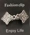 Clips, met Keltische Klaver Cirkel Symbool  en midden een ring in kleur antiek zilver look. _