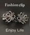 Clips, met 3 harten strass en midden een ring in kleur black metal look_