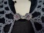 Vestsluiting-clip met haakje Rozet met strass steentjes._